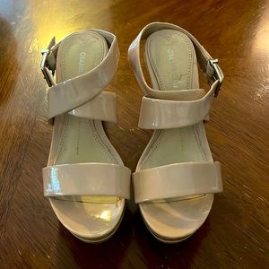 Gianni Bini nude 5” platform wedge